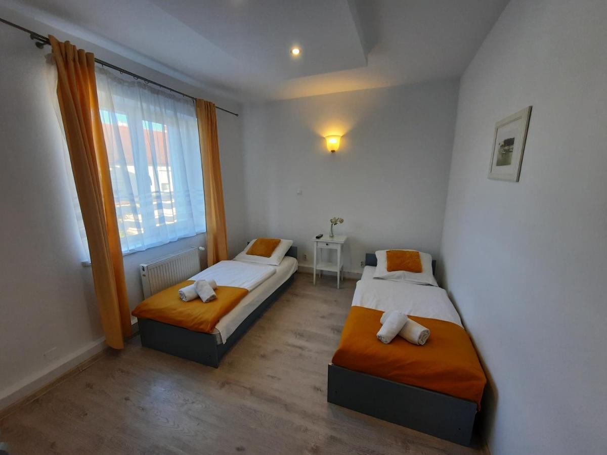 Lew Hostel Inowrocław Dış mekan fotoğraf