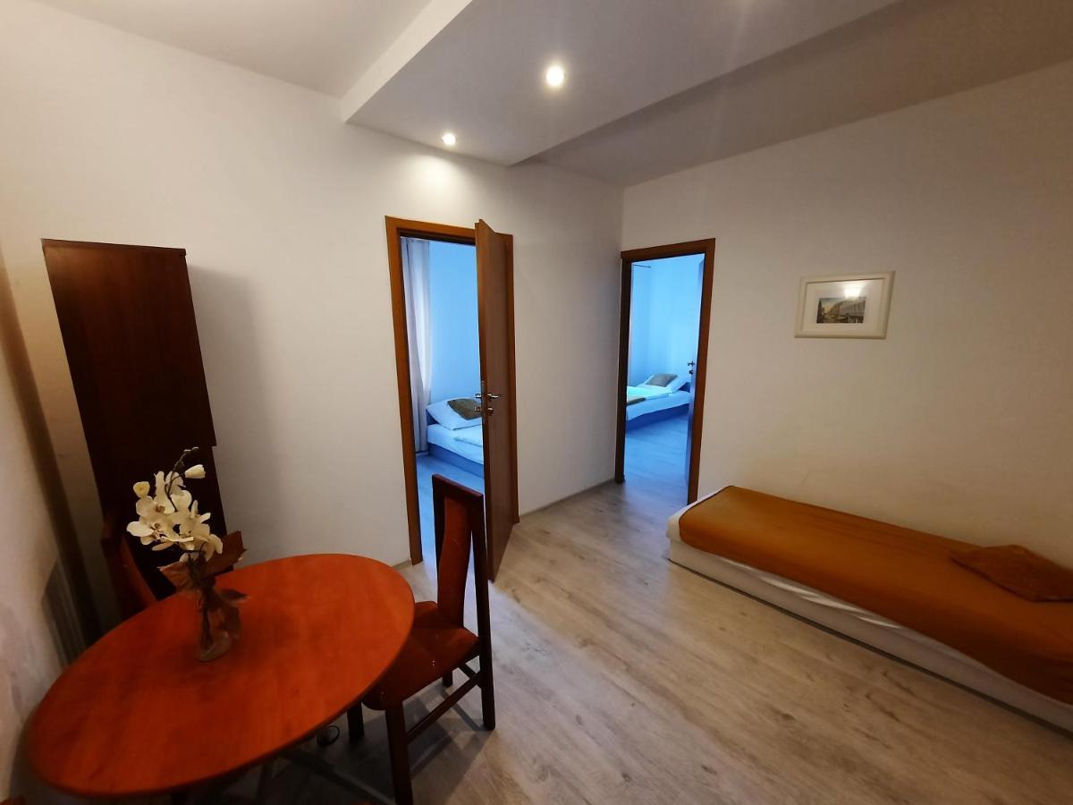 Lew Hostel Inowrocław Dış mekan fotoğraf