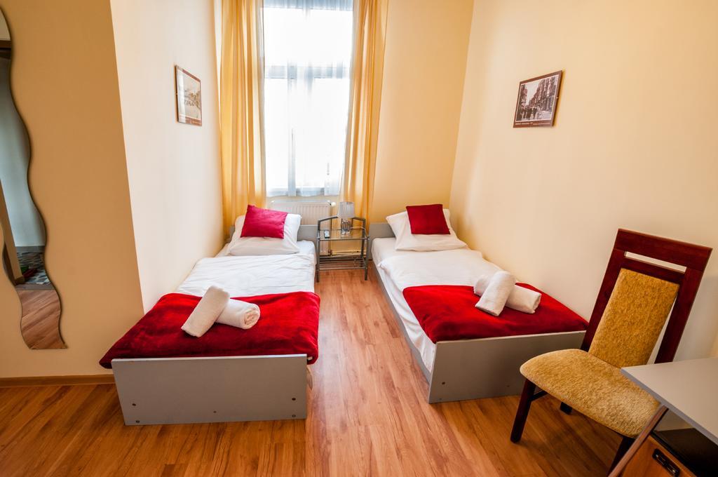 Lew Hostel Inowrocław Dış mekan fotoğraf