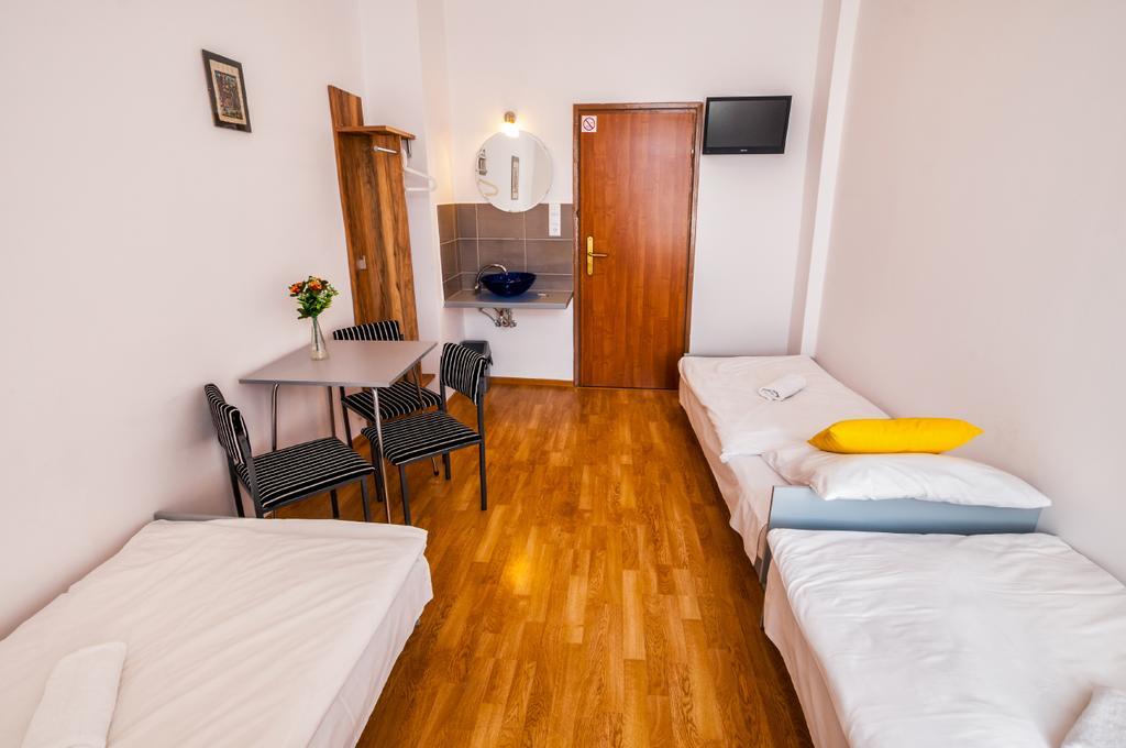 Lew Hostel Inowrocław Dış mekan fotoğraf